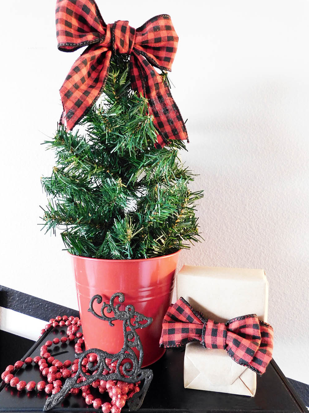 DIY-Faux-Mini-Christmas-Tree from leftover garland